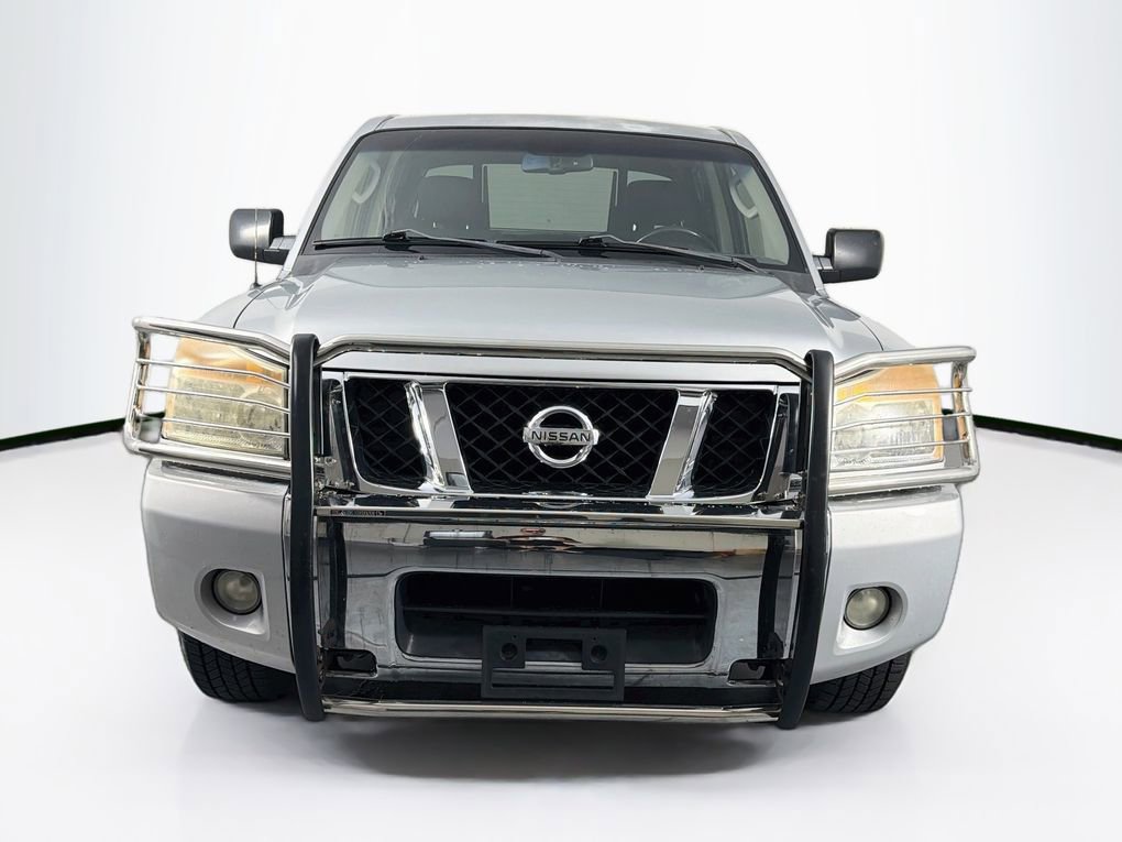 Used 2010 Nissan Titan SE w/ SE Value Truck Pkg RWD image 2