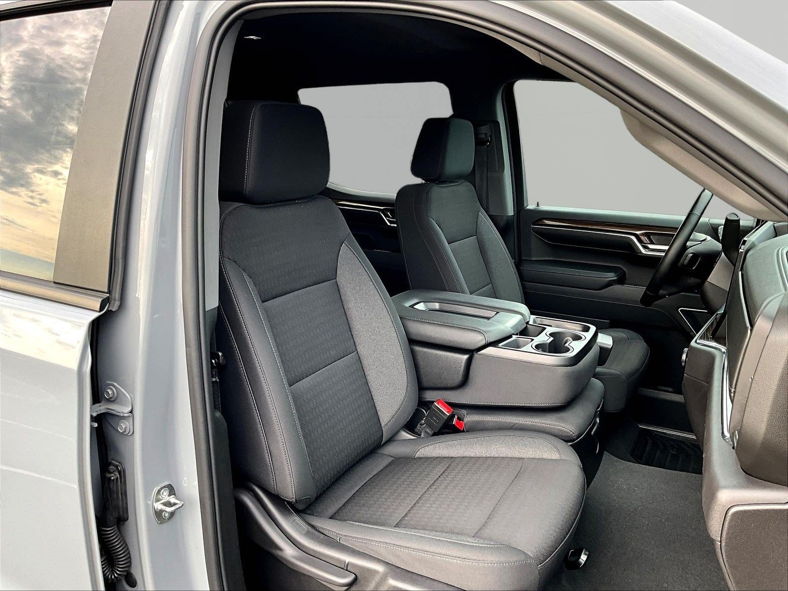 Used 2024 Chevrolet Silverado 1500 LT AWD/4WD image 29