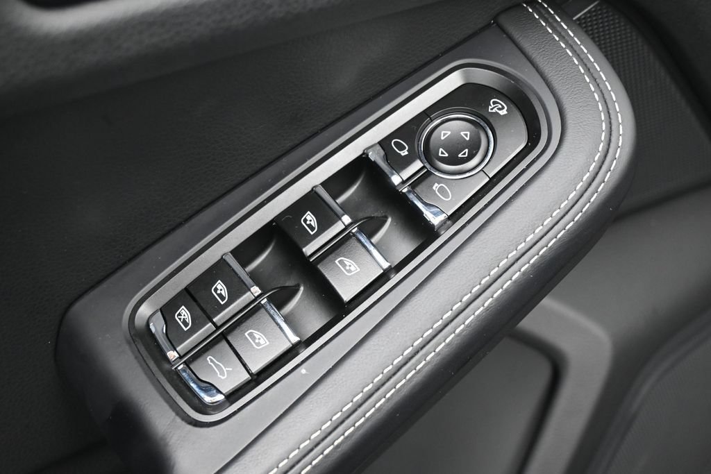 Used 2025 Porsche Macan GTS AWD/4WD image 15