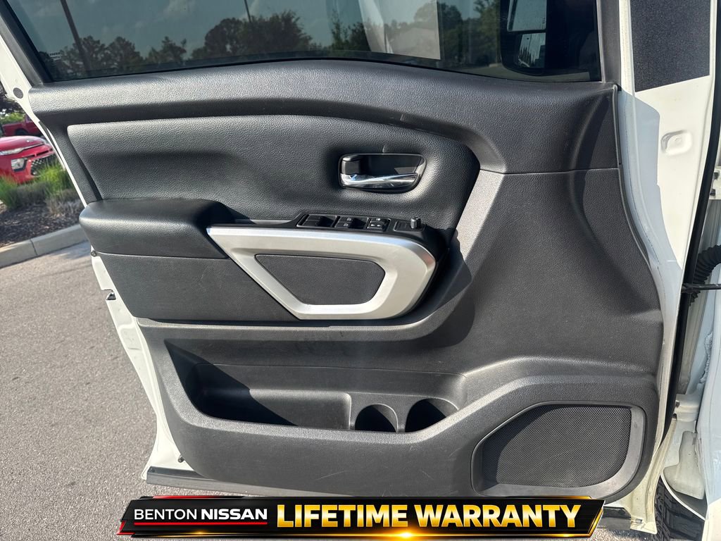 Used 2018 Nissan Titan SV AWD/4WD image 12