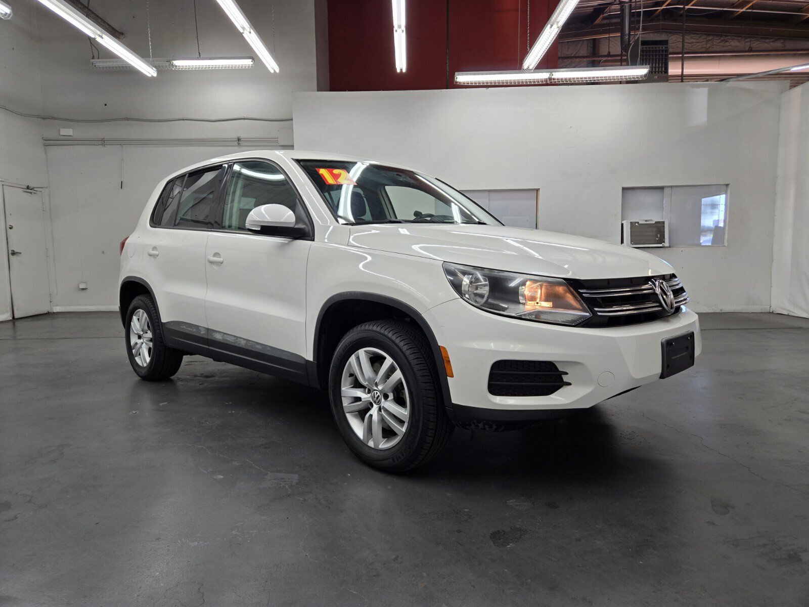 Used 2012 Volkswagen Tiguan LE FWD image 4