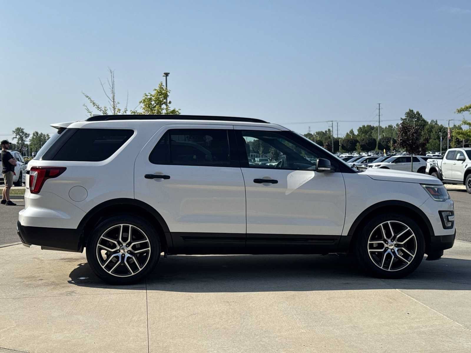 Used 2016 Ford Explorer Sport w/ Equipment Group 401A AWD/4WD image 7