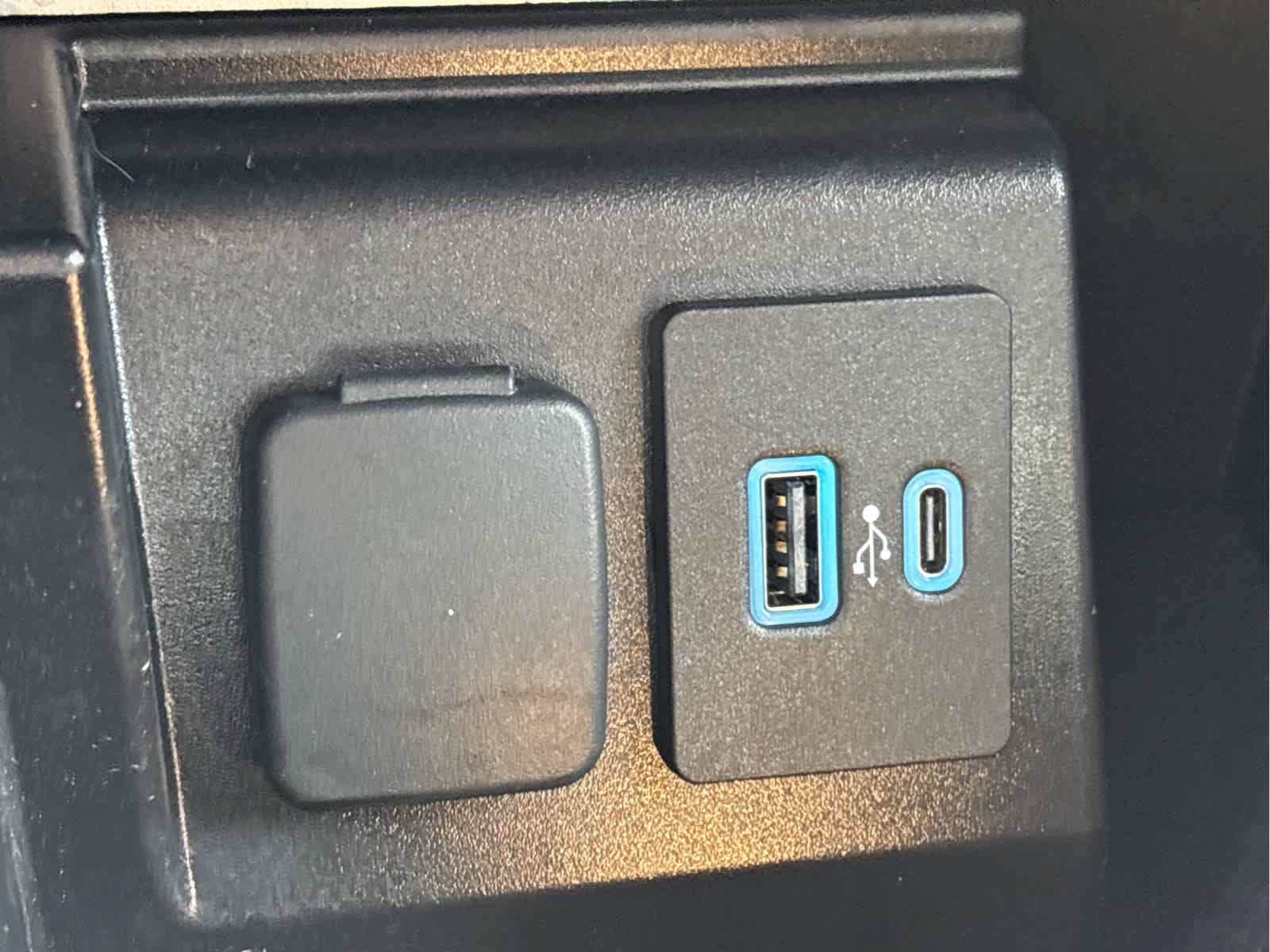 Used 2023 Ford Explorer XLT image 16