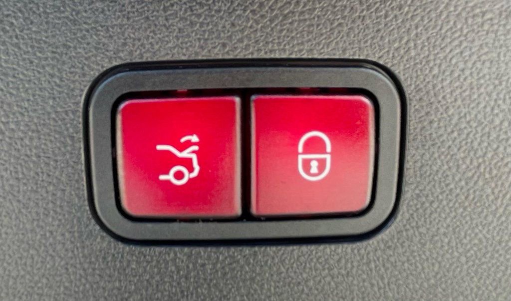 Used 2014 Mercedes-Benz E 350 4MATIC Sedan w/ Premium 1 Package image 14