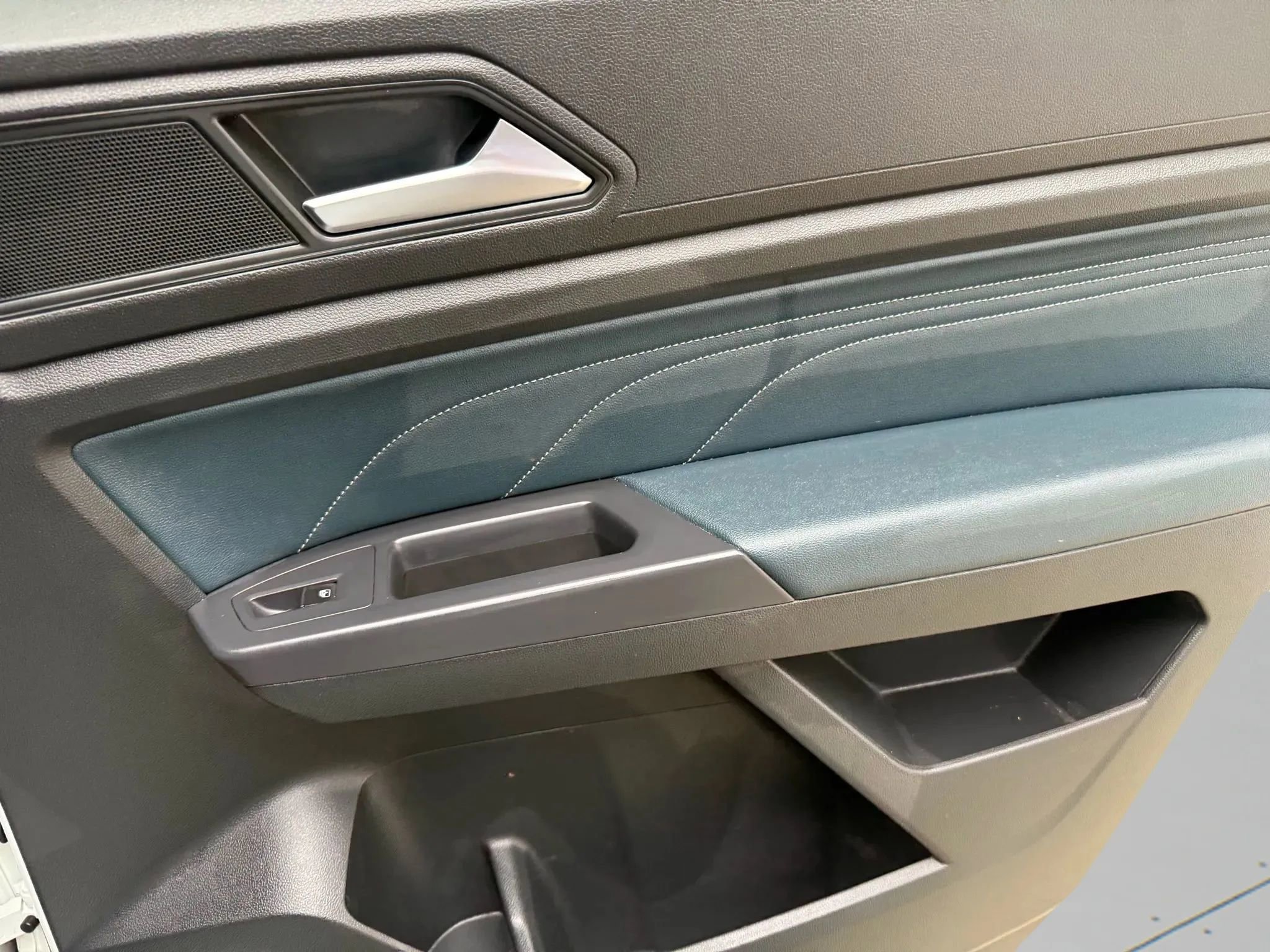 Used 2021 Volkswagen Atlas Cross Sport SEL image 25