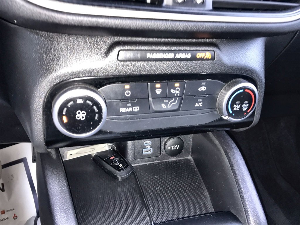 Used 2022 Ford Escape SE image 18