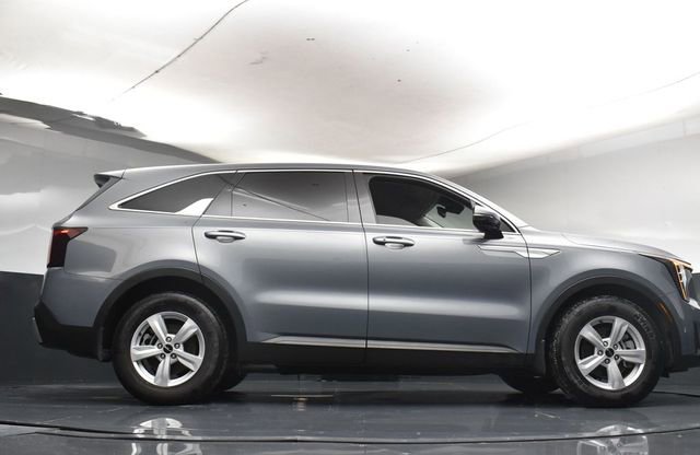 Certified 2025 Kia Sorento LX image 40