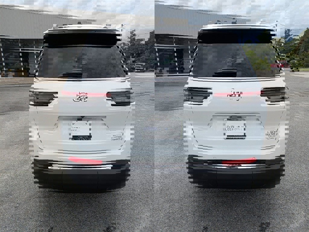New 2025 Jeep Grand Cherokee L Limited w/ MOPAR Finishing Package image 5