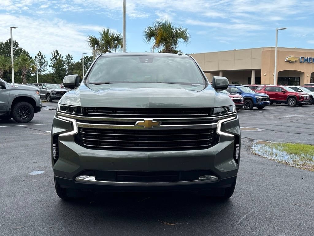 Used 2024 Chevrolet Suburban LT RWD image 2