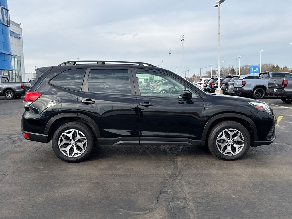 Used 2022 Subaru Forester Premium image 12