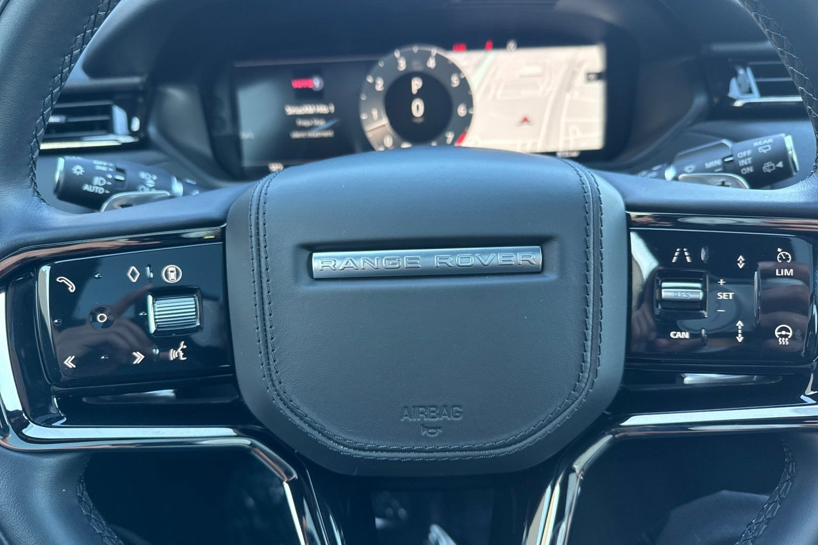 Certified 2025 Land Rover Range Rover Velar Dynamic SE image 27