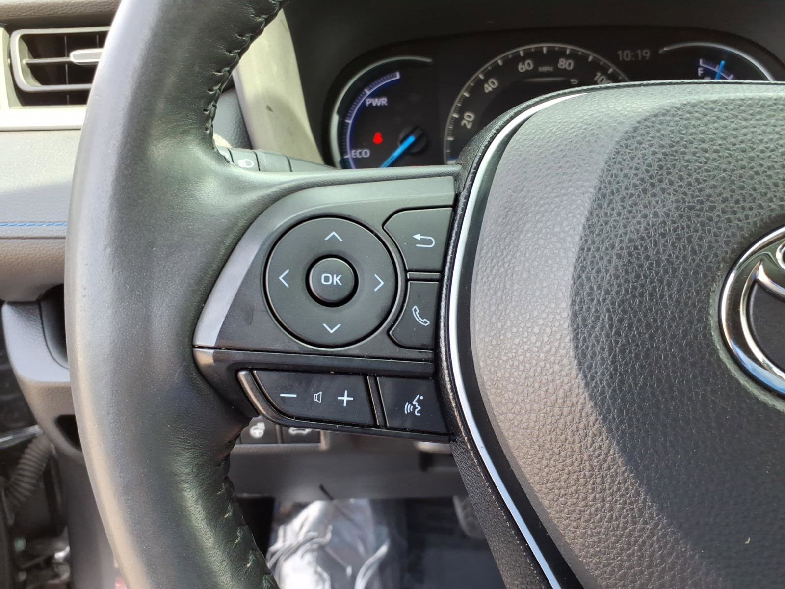 Used 2019 Toyota RAV4 XSE w/ XSE Weather Package AWD/4WD image 18