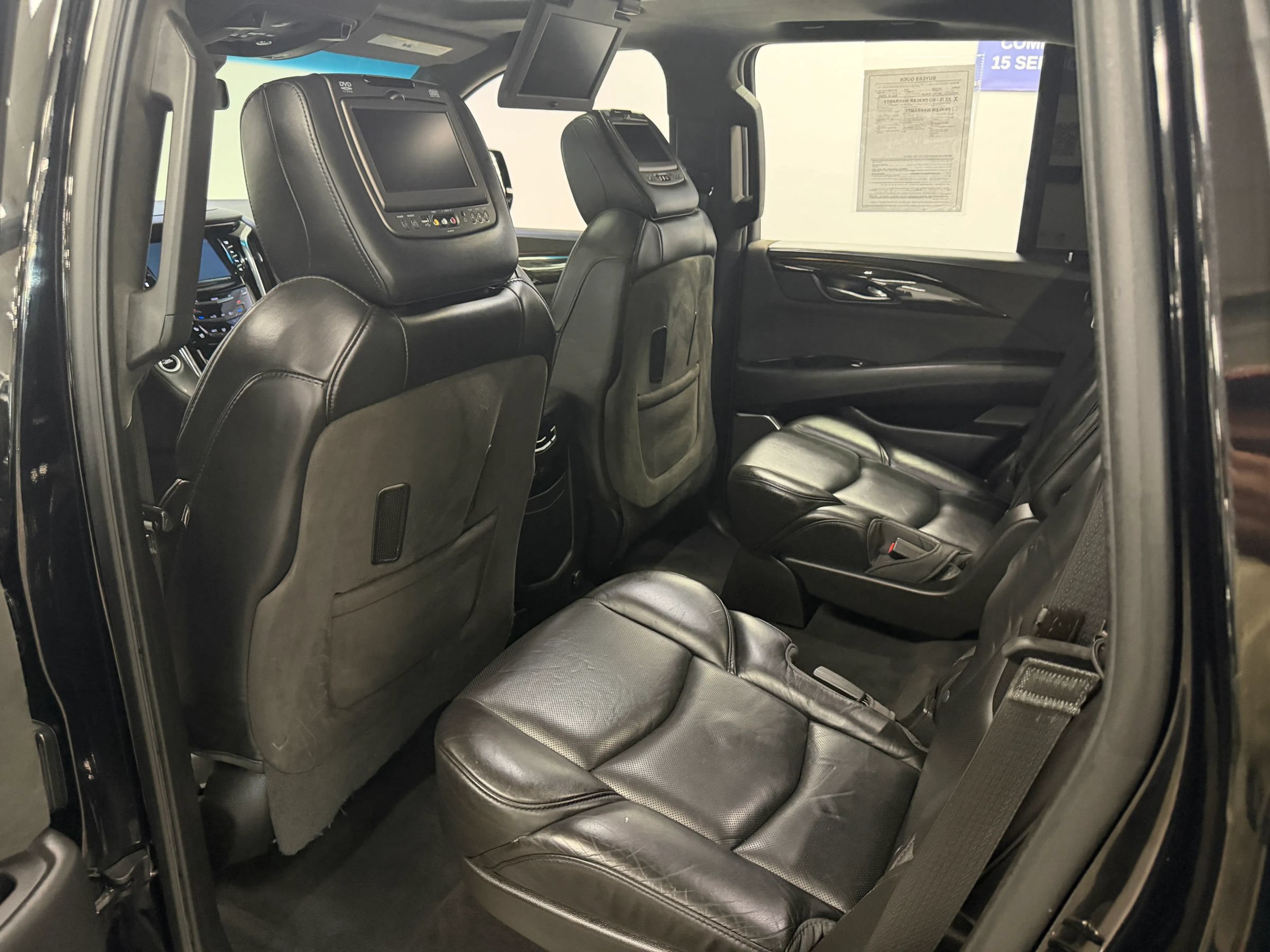 Used 2018 Cadillac Escalade Platinum RWD image 17
