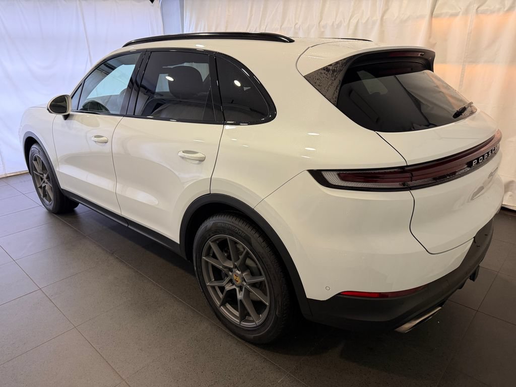 Certified 2024 Porsche Cayenne AWD/4WD image 3