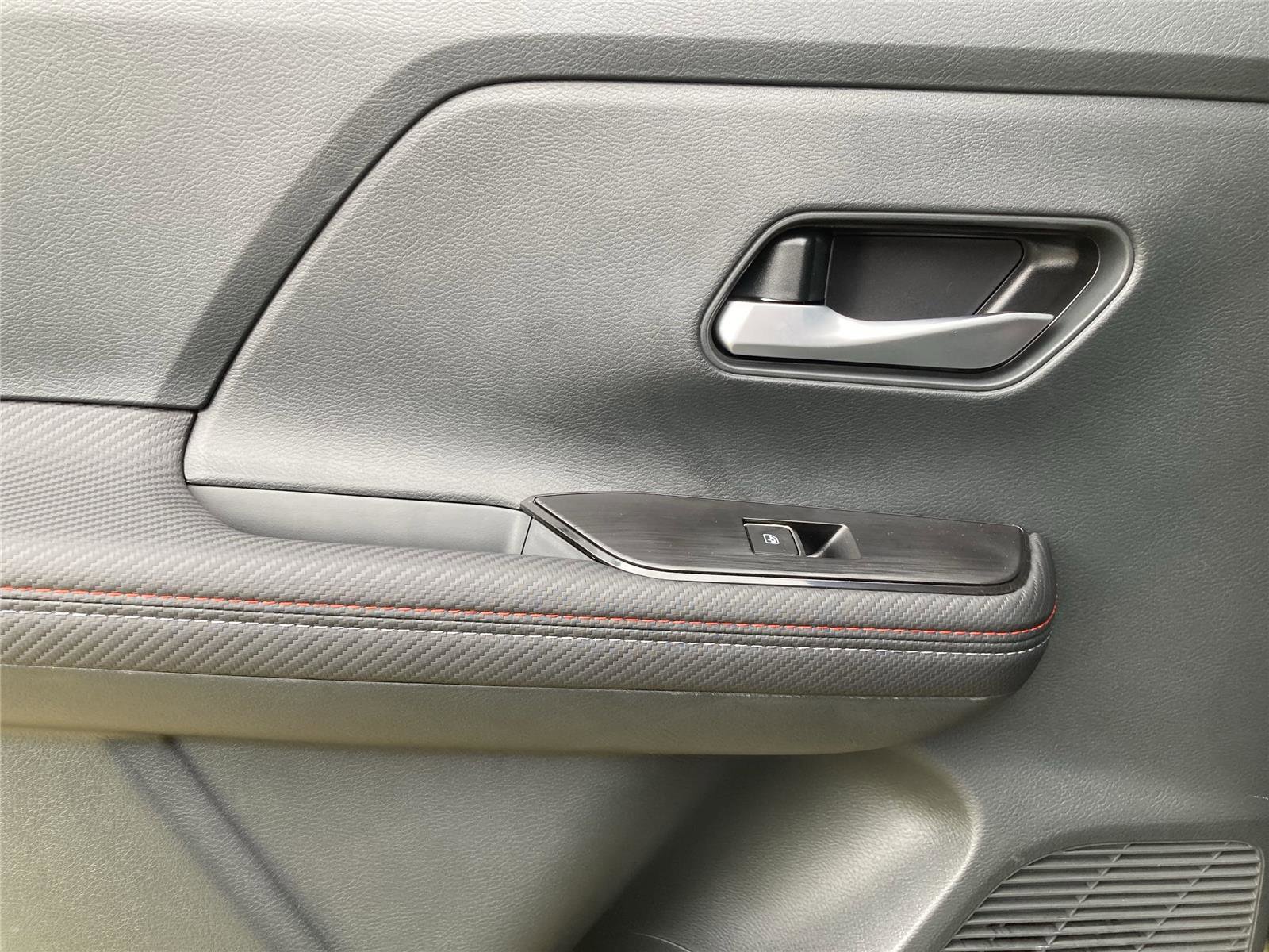 New 2025 Nissan Kicks SR image 35