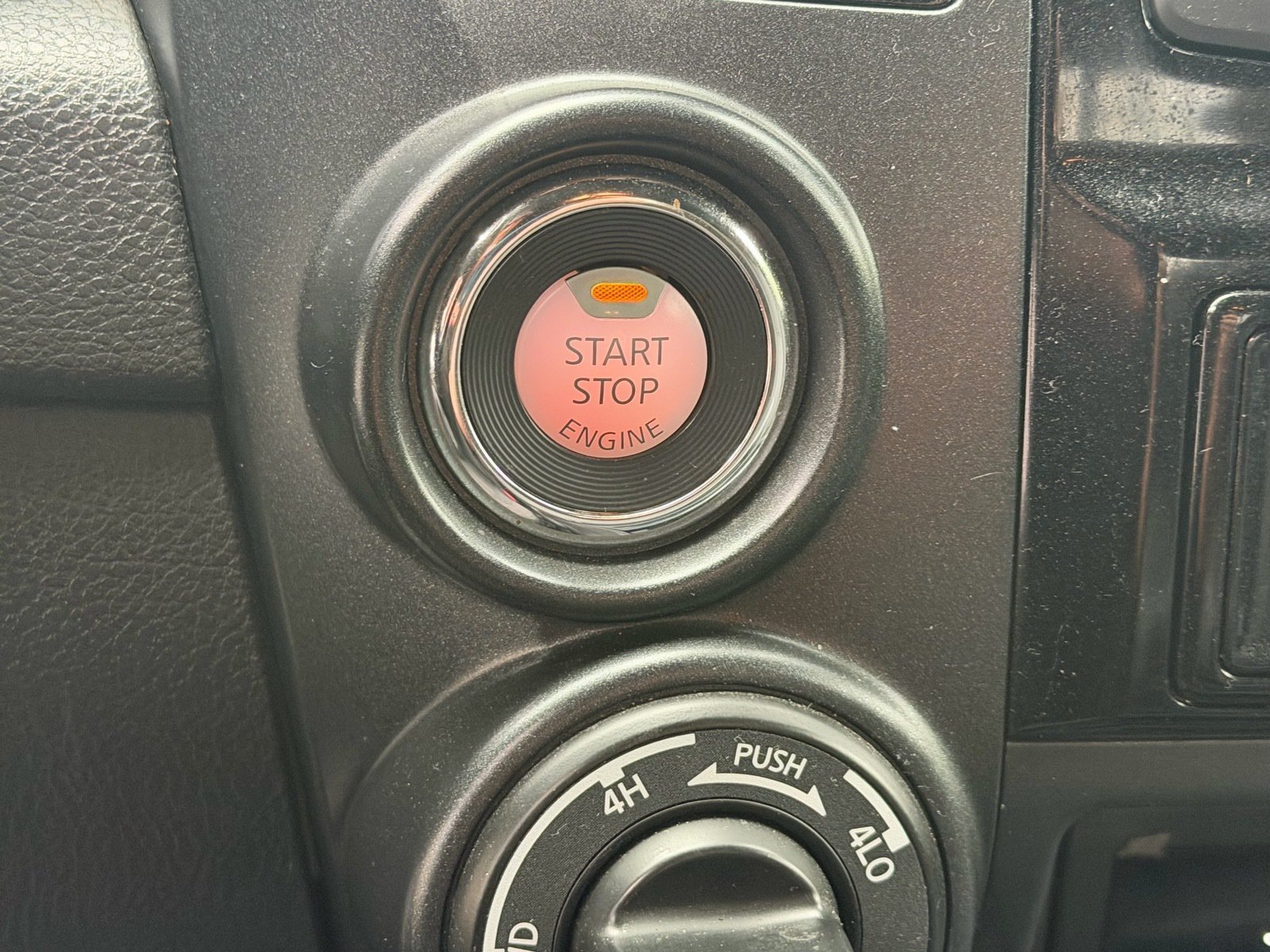 Used 2023 Nissan Titan SV w/ SV Convenience Package AWD/4WD image 32