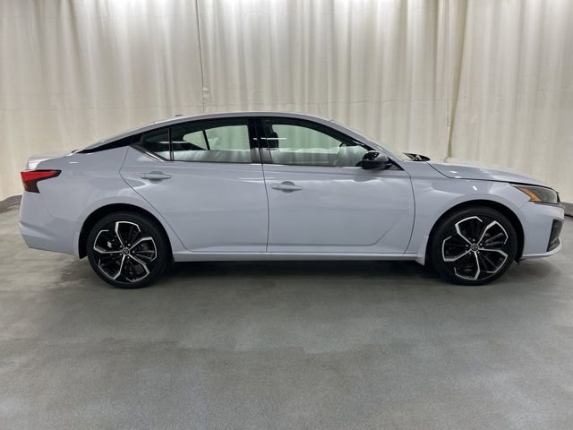 Used 2023 Nissan Altima 2.5 SR w/ SR Premium Package image 7
