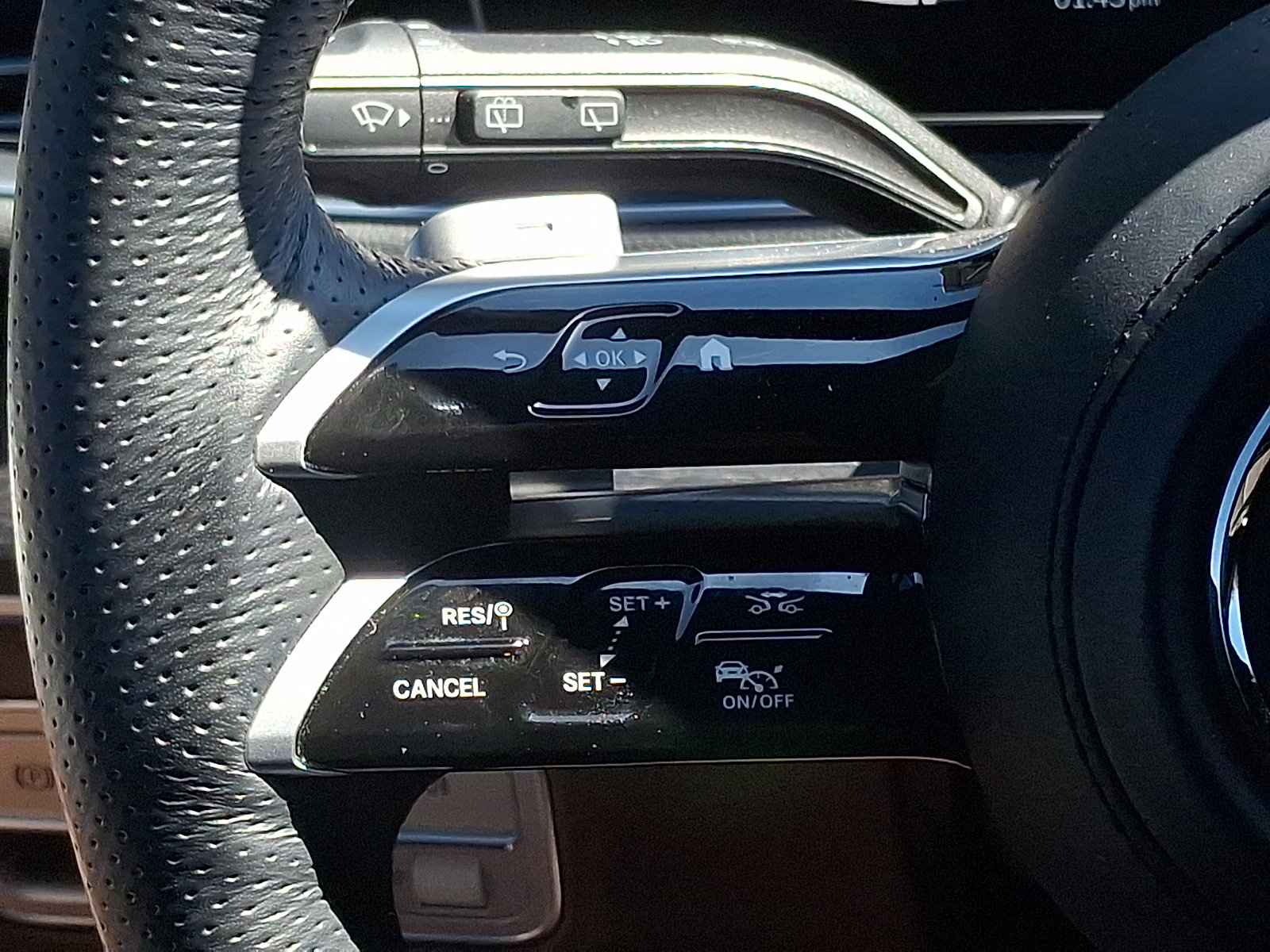 Certified 2025 Mercedes-Benz GLS 450 4MATIC image 23