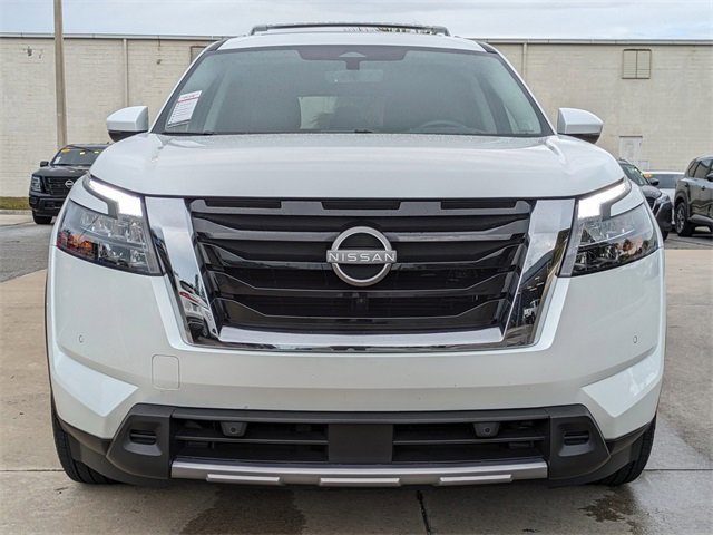 Used 2025 Nissan Pathfinder Platinum w/ Cargo Package image 3