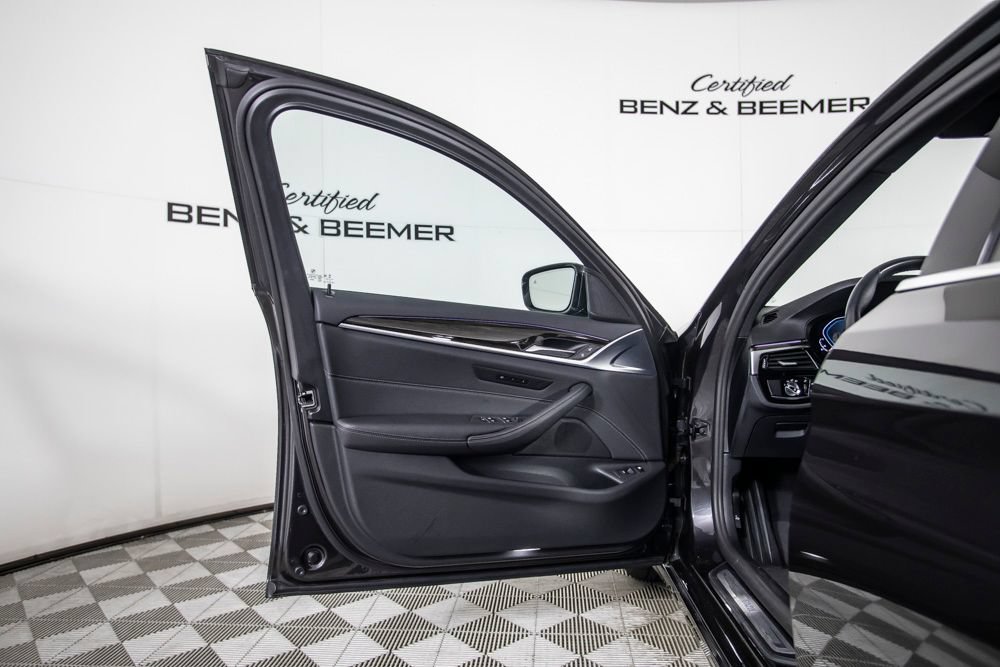 Used 2023 BMW 530e w/ Convenience Package RWD image 17