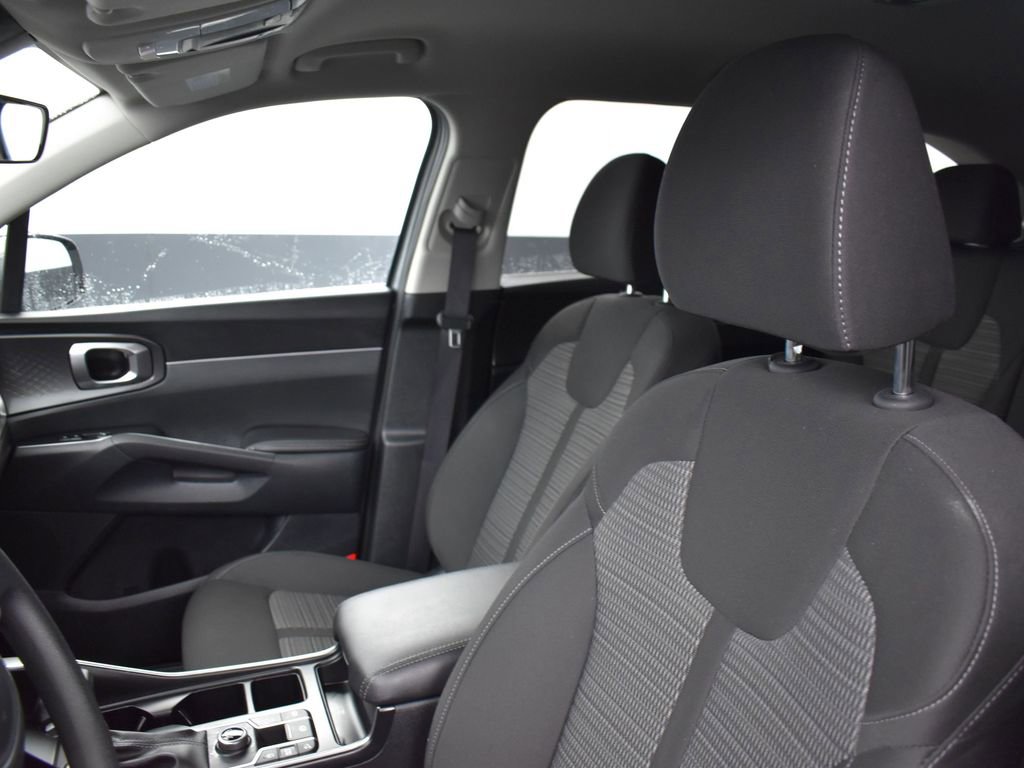 Certified 2025 Kia Sorento LX image 12