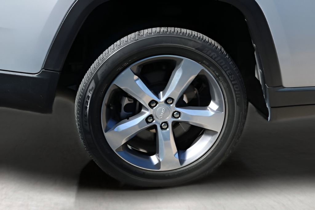 Used 2022 Jeep Grand Cherokee L Limited RWD image 9