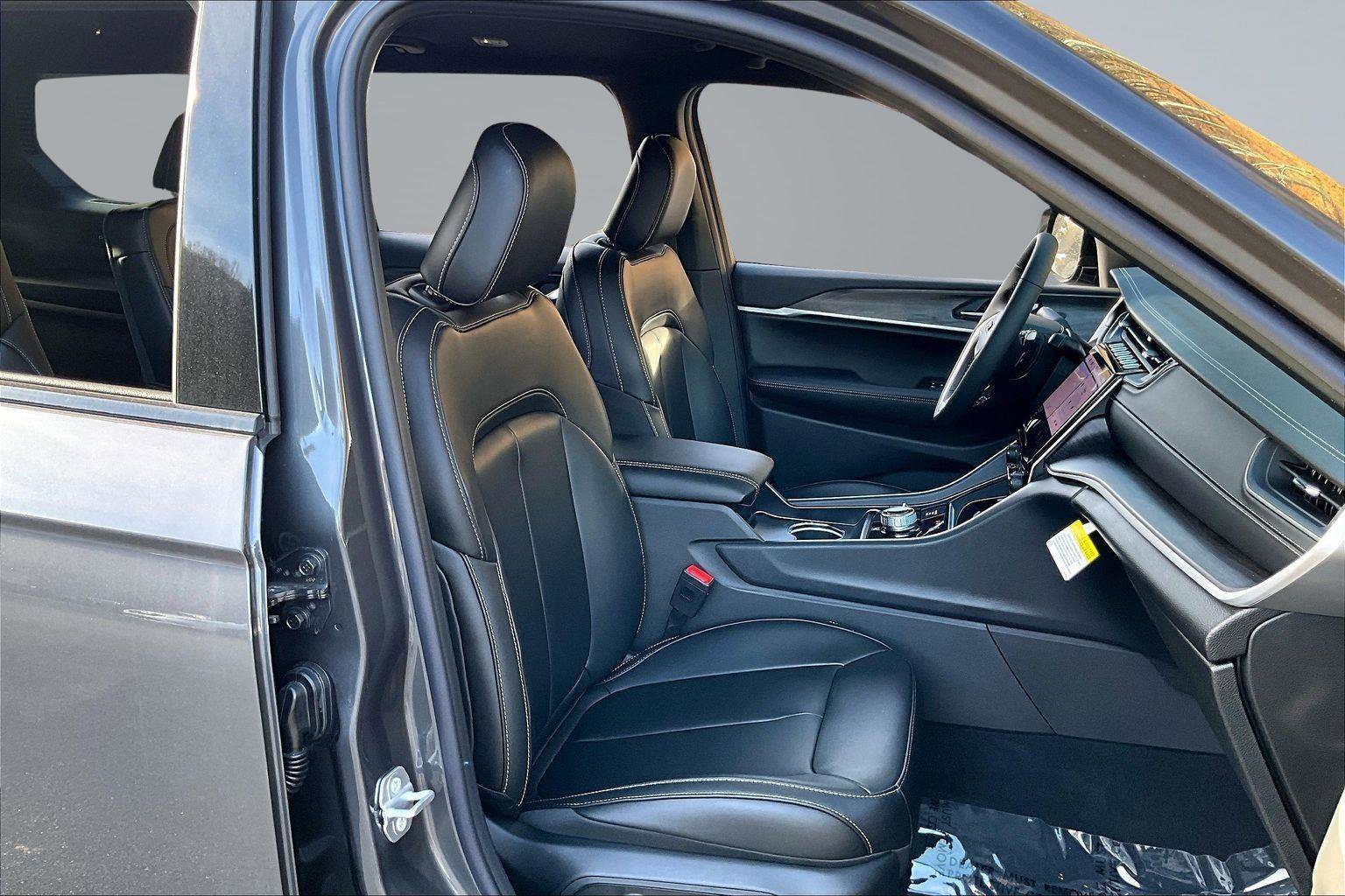 New 2025 Jeep Grand Cherokee L Limited image 9