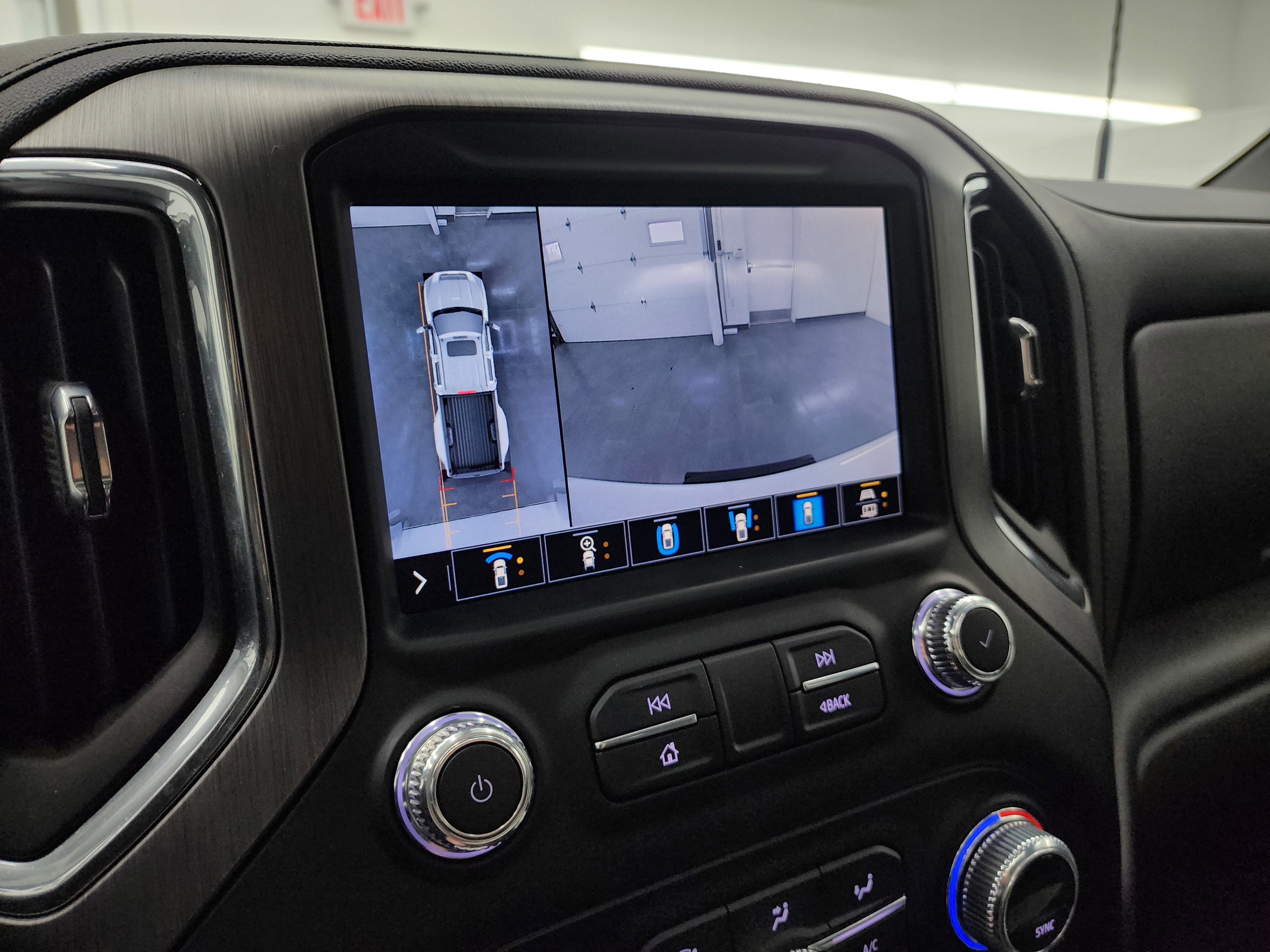 Used 2023 GMC Sierra 3500 Denali w/ Denali Ultimate Package image 18