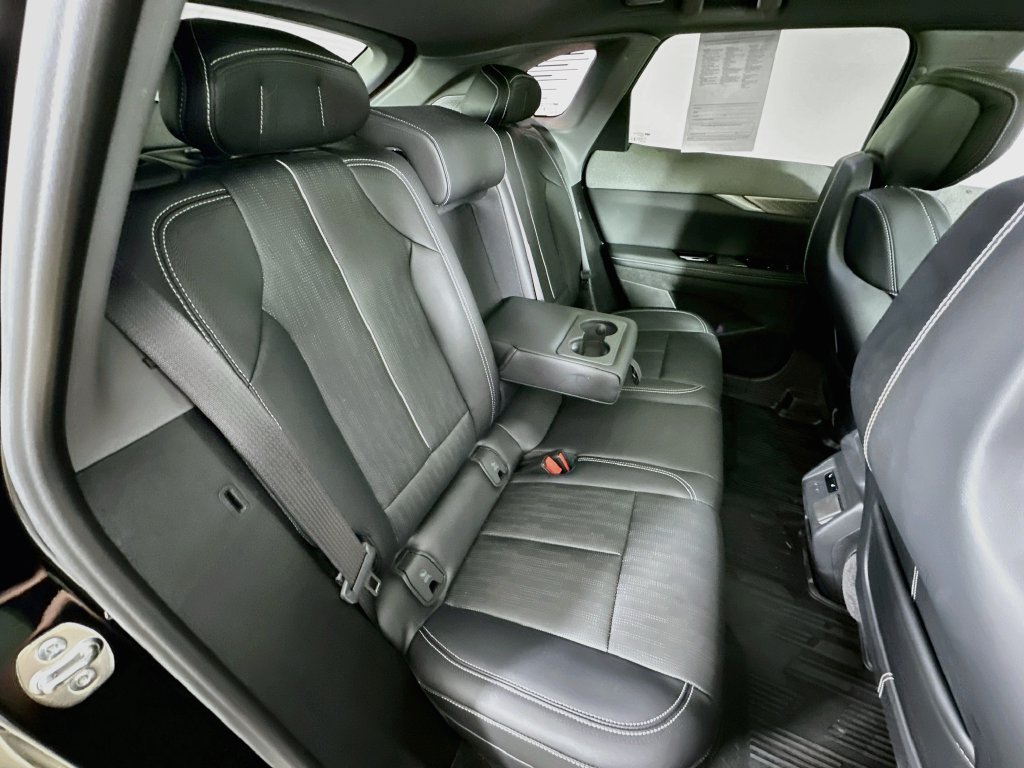 Used 2026 Cadillac Optiq Sport 2 w/ LPO, Floor Liner Package AWD/4WD image 33