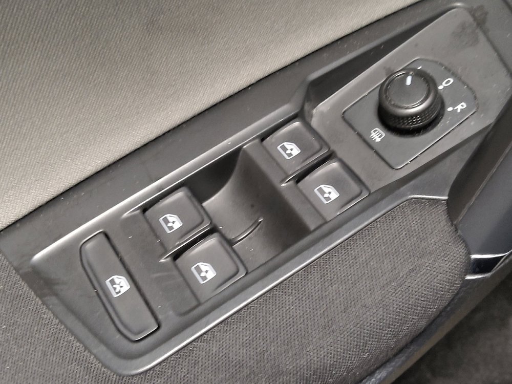 Used 2020 Volkswagen Tiguan S FWD image 27