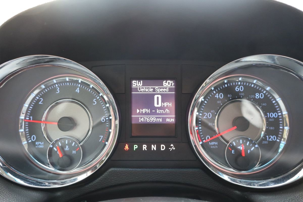 Used 2013 Chrysler Town & Country Touring image 32