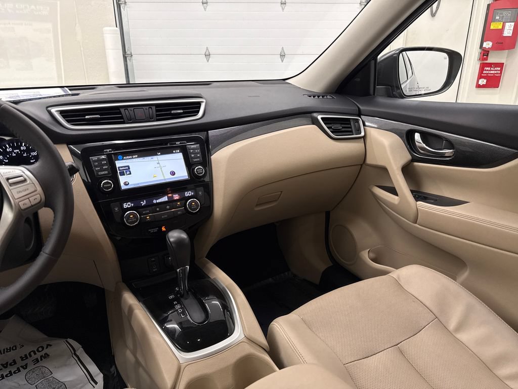 Used 2016 Nissan Rogue SL w/ SL Premium Package AWD/4WD image 16