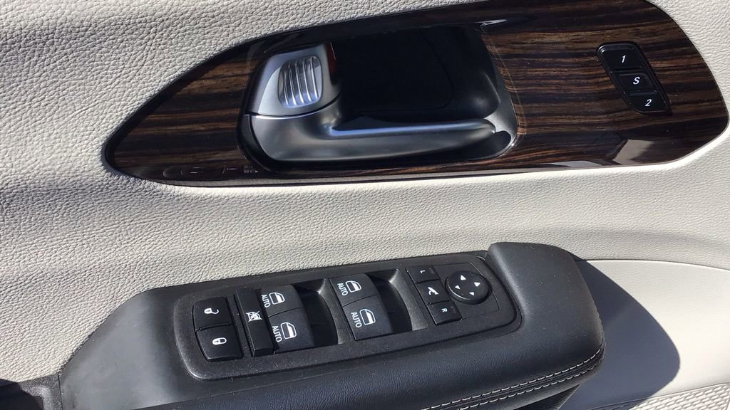 Used 2023 Chrysler Pacifica Limited image 21