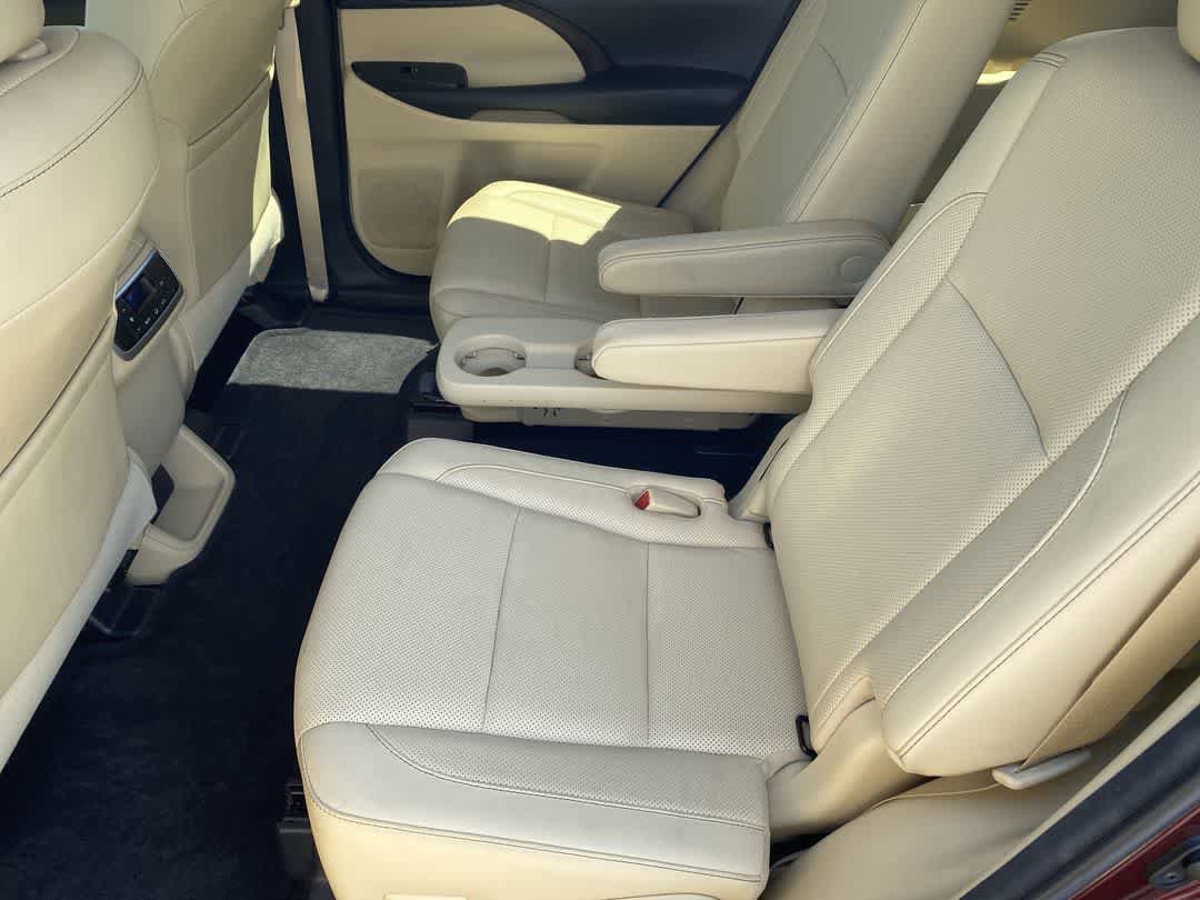 Used 2018 Toyota Highlander Limited FWD image 23