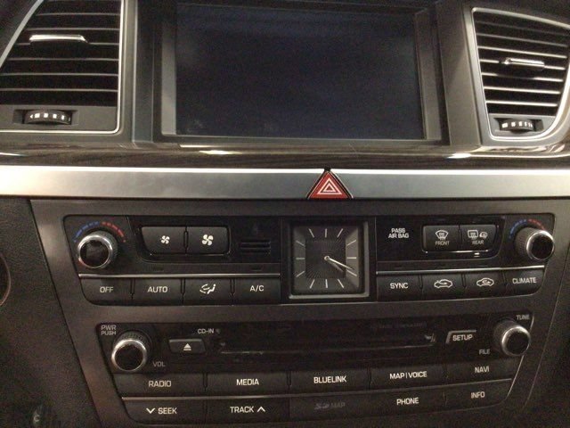 Used 2016 Hyundai Genesis 3.8 RWD image 16