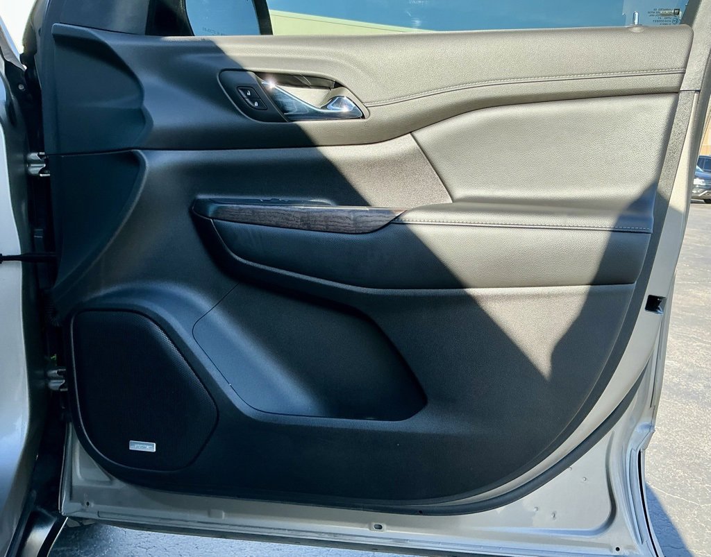 Used 2022 GMC Acadia Denali w/ Denali Ultimate Package image 22