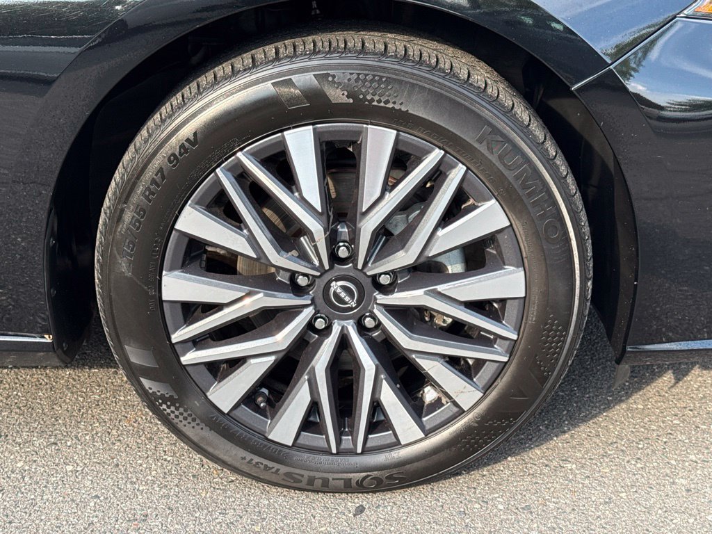 Certified 2025 Nissan Altima 2.5 SV FWD image 11