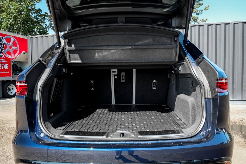 New 2026 Jaguar F-PACE R-Dynamic S image 9