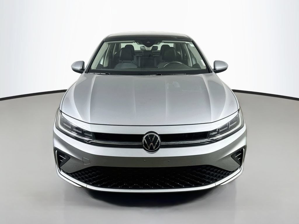 Used 2025 Volkswagen Jetta SE FWD image 2