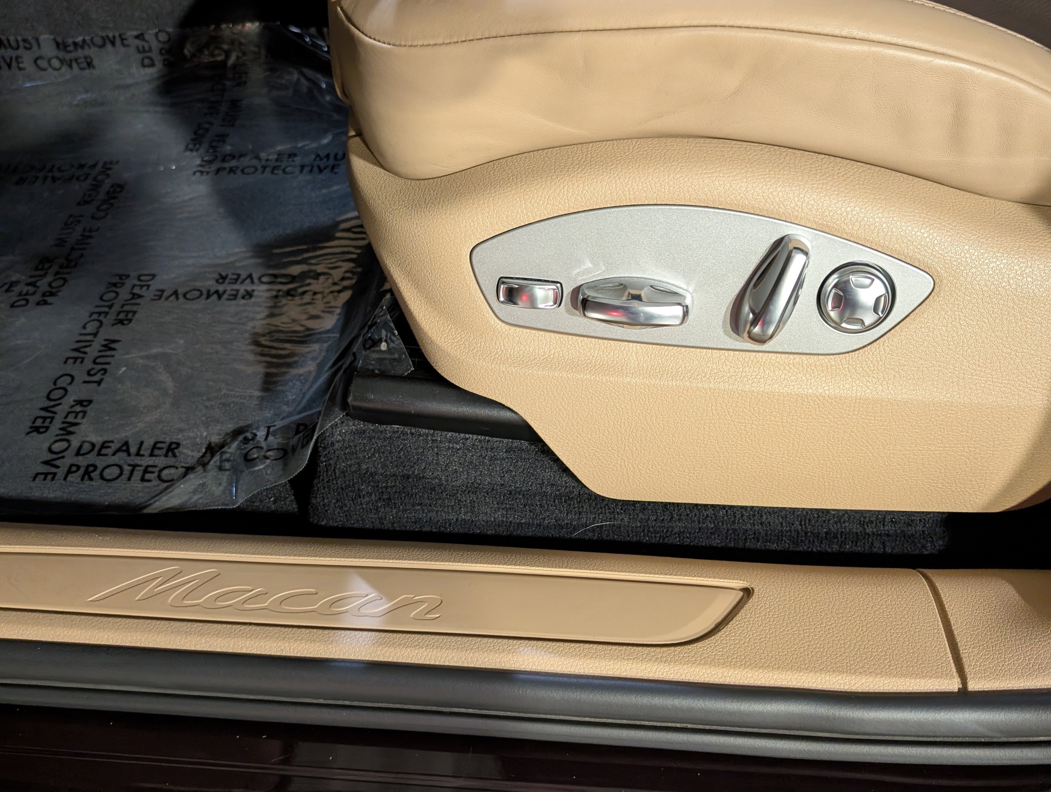 Certified 2023 Porsche Macan image 17