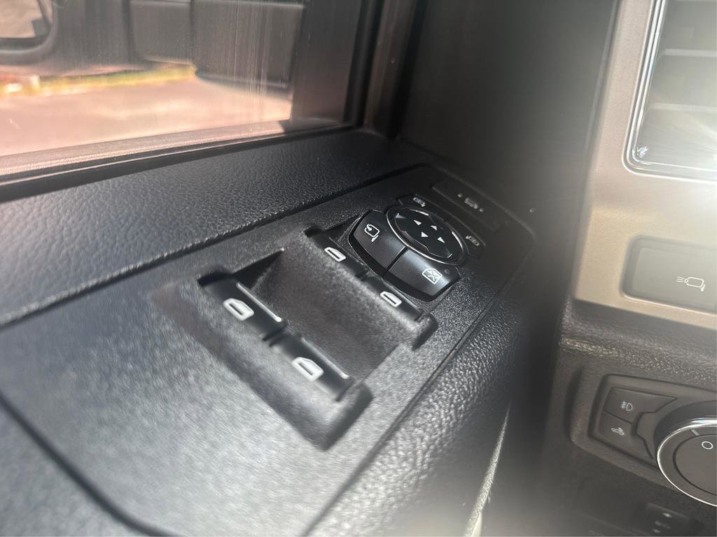 Used 2021 Ford F350 Lariat w/ Tremor Off-Road Package image 27