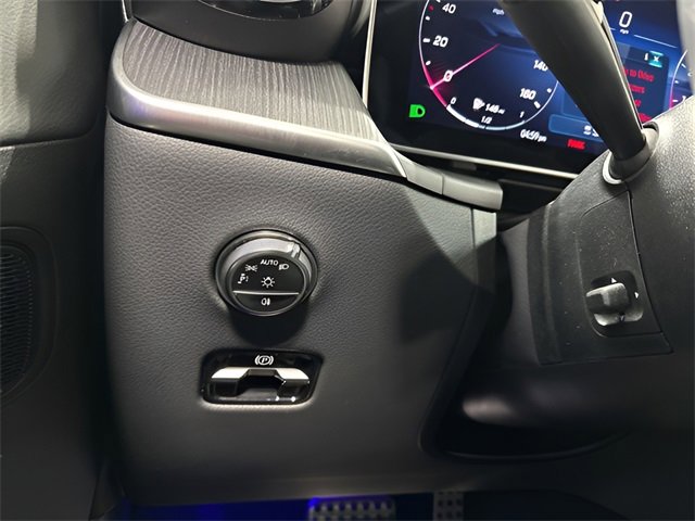 Used 2025 Mercedes-Benz GLC 300 4MATIC image 16