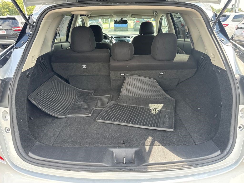 Used 2018 Nissan Murano SV AWD/4WD image 16