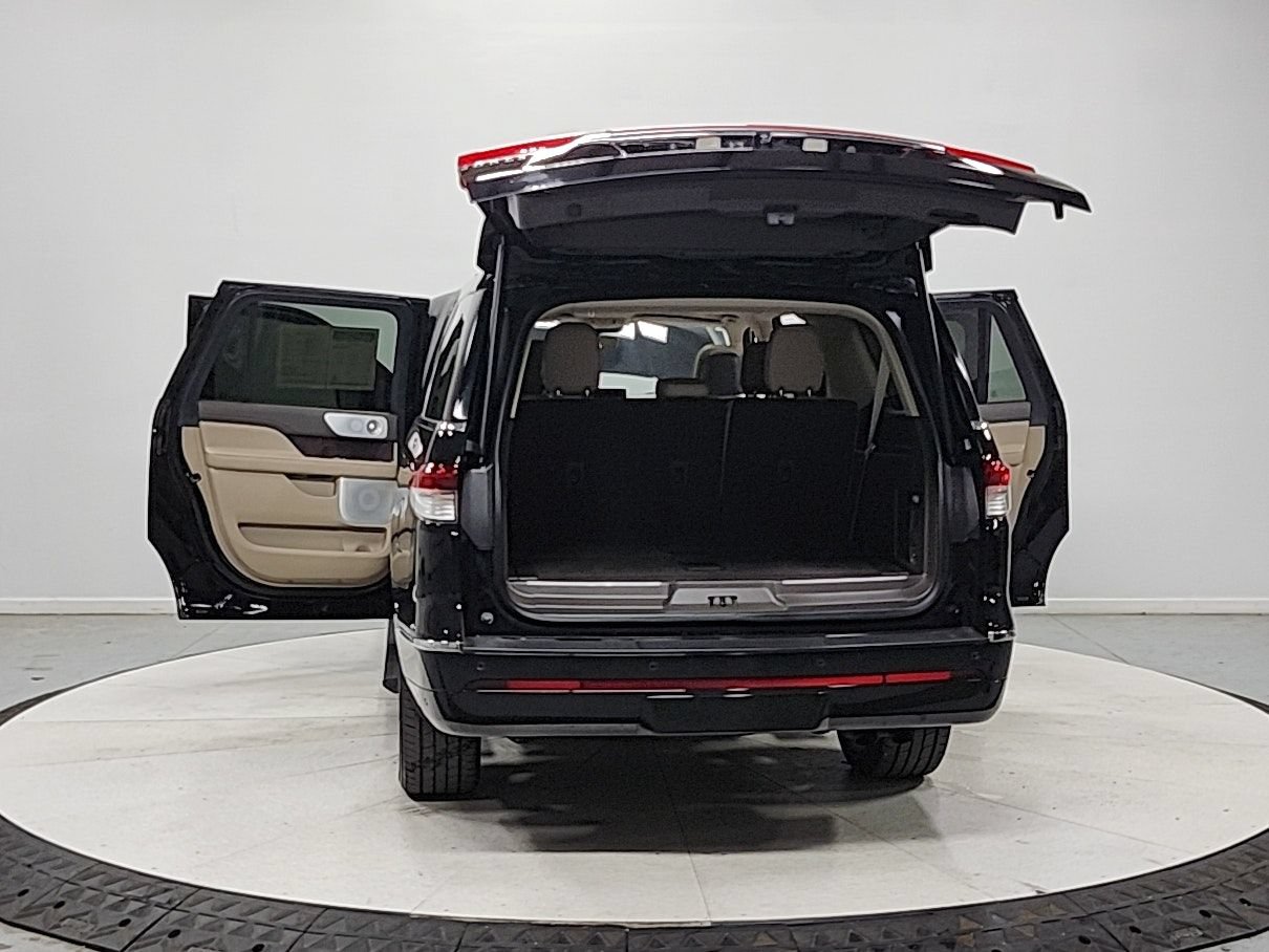 Used 2023 Lincoln Navigator L Reserve AWD/4WD image 15