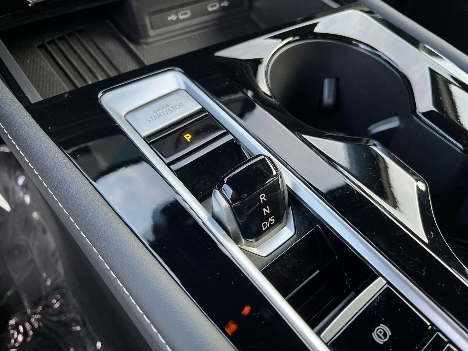 Used 2025 Volkswagen Atlas Cross Sport SE image 41