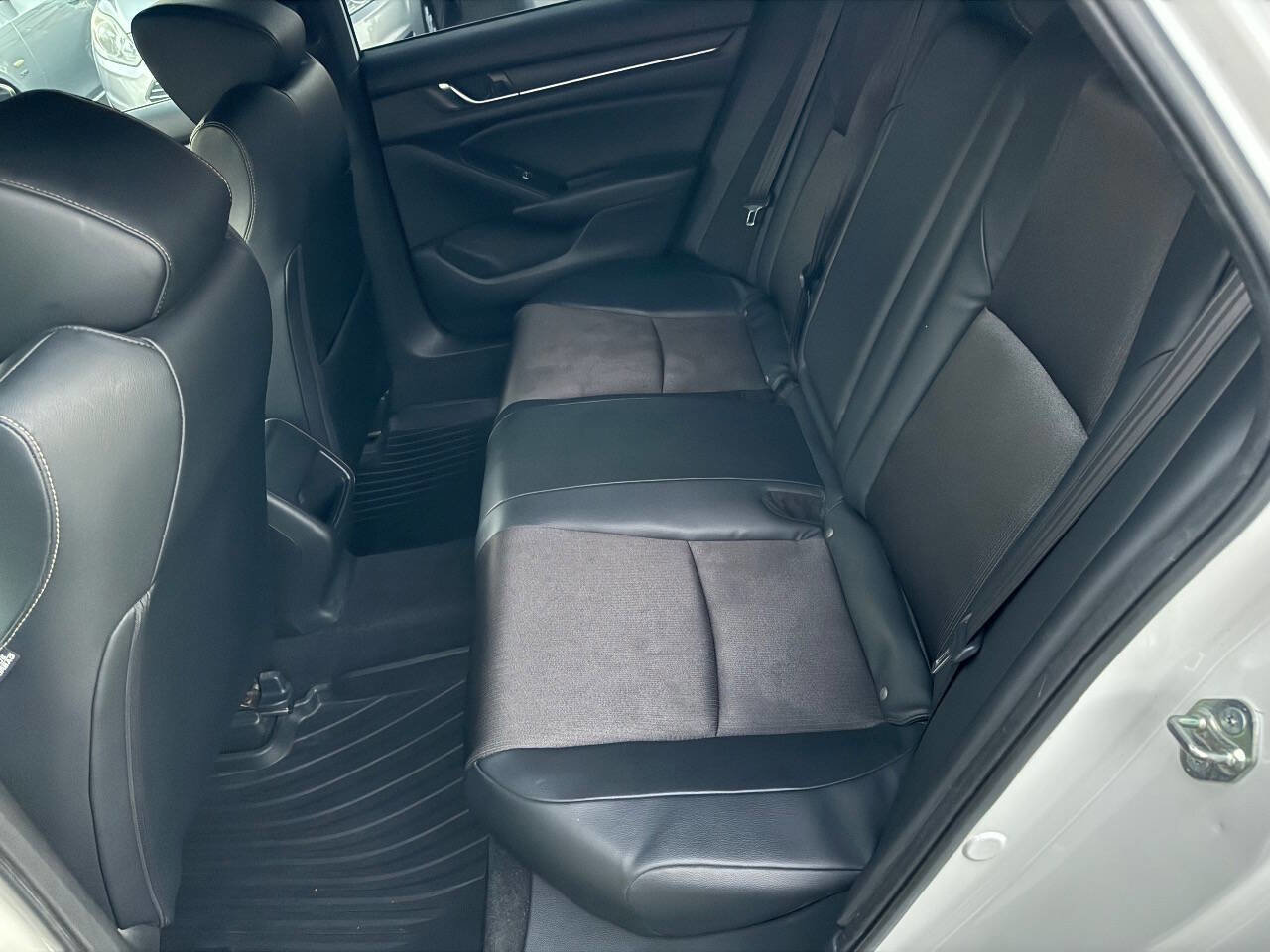 Used 2018 Honda Accord Sport image 13