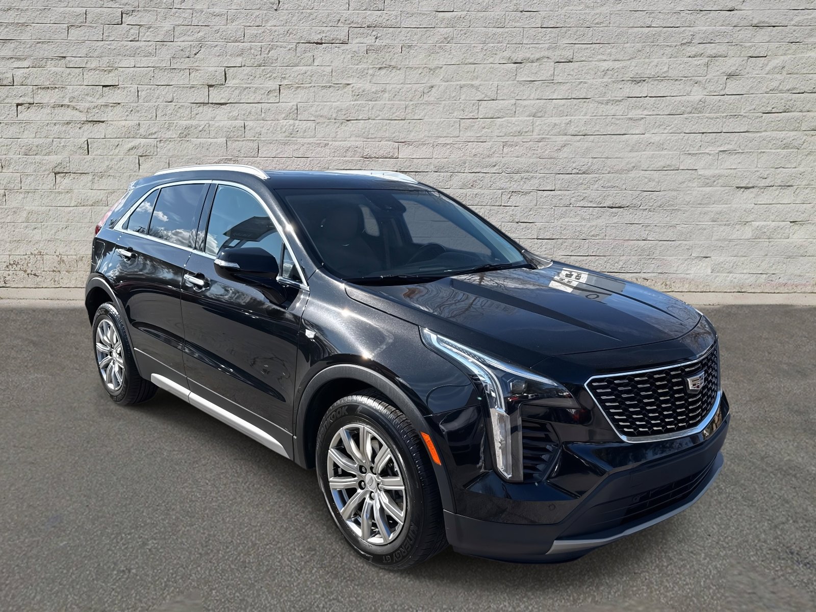 Used 2022 Cadillac XT4 Premium Luxury w/ Safety Alert Package image 3