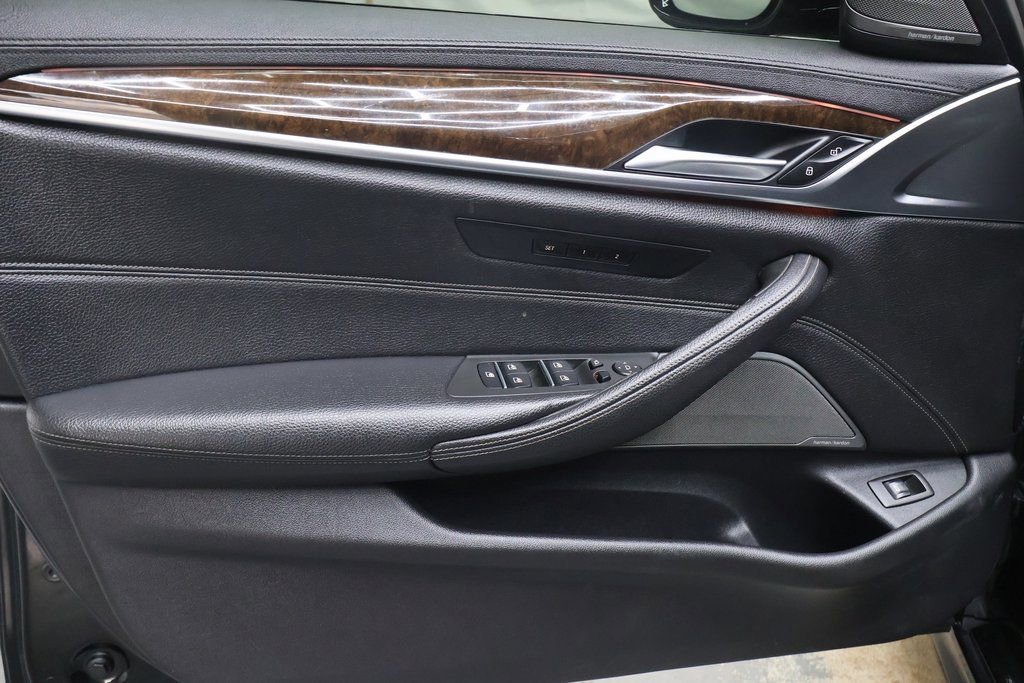 Used 2018 BMW 540i w/ M Sport Package image 15