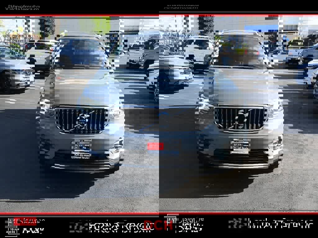 Used 2021 Volvo XC40 T4 Inscription image 2