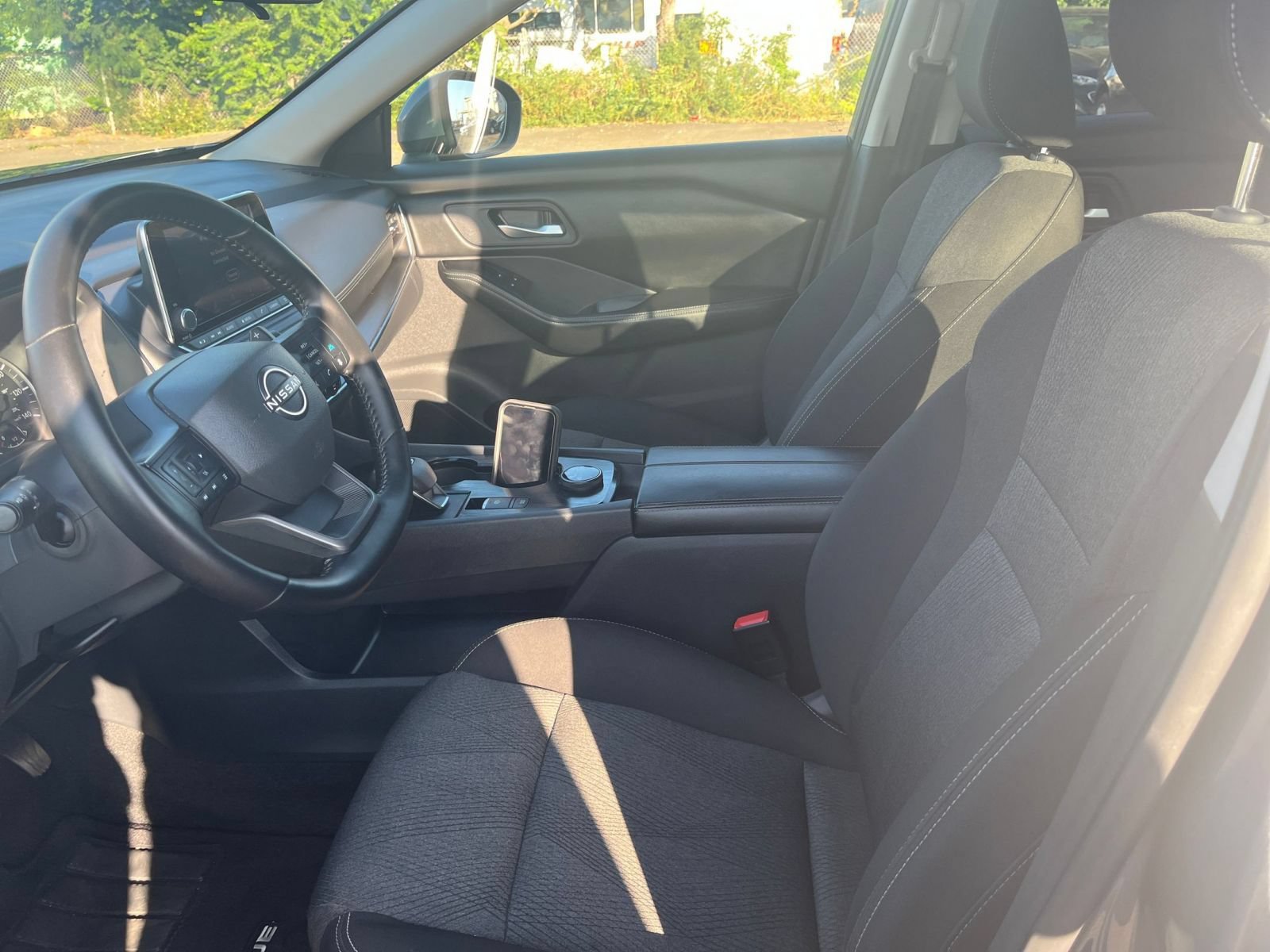 Used 2025 Nissan Rogue SV AWD/4WD image 22